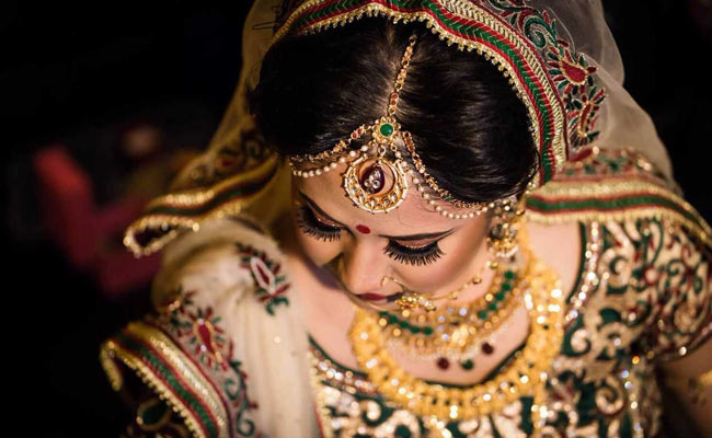 4 Ways To Stop Your Makeup From Melting During Navratri