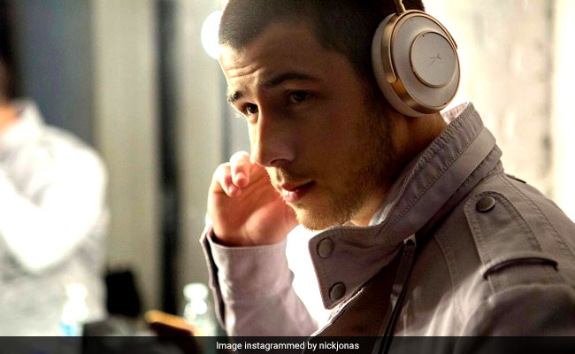 Dad Asks Daughter Who Nick Jonas Is. His Pic With The Popstar Is Now Viral