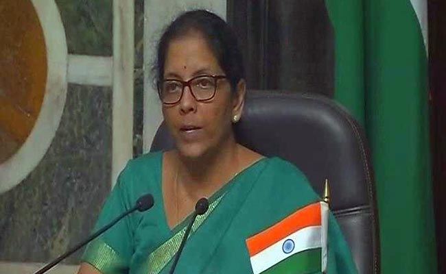 निर्मला सीतारमण ने जाधव को पत्नी से मिलने देने के पाकिस्तान के कदम की सराहना की