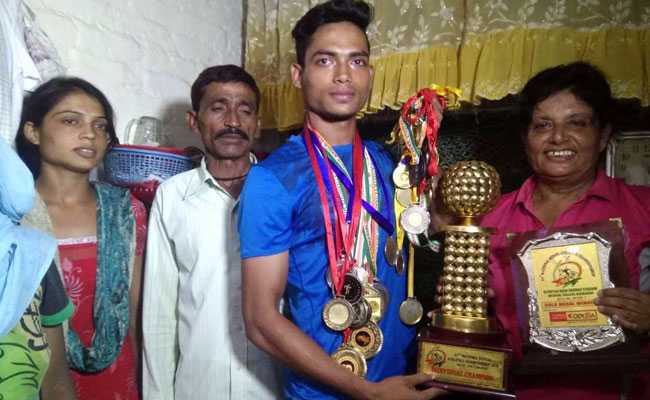 मां घरों में काम करती है, पिता रिक्शा चलाते हैं और अब बेटा उसैन बोल्ट के क्लब में ट्रेनिंग लेगा