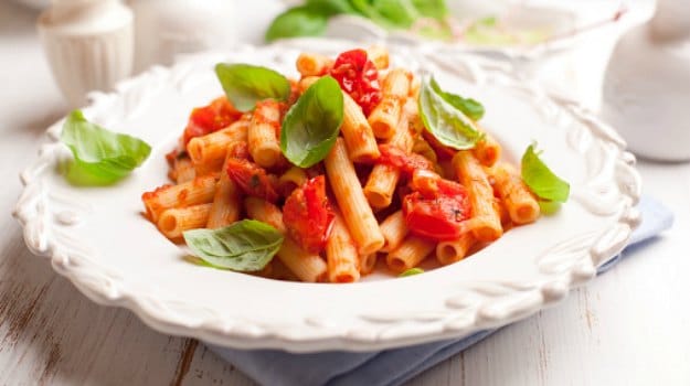 Pasta with Tangy Tomato Sauce
