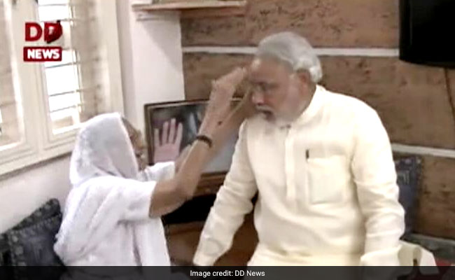 pm modi heeraben modi