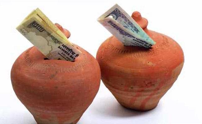 PF अंशधारकों को मिलेगी बुरी खबर? ब्याज दर पर सरकार इसी महीने लेगी फैसला