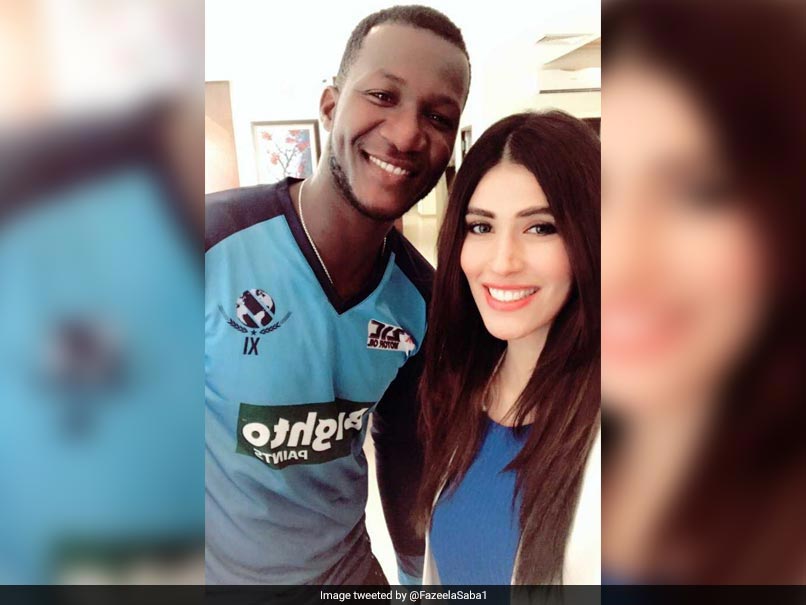 Pakistani Anchor Posts Picture With Darren Sammy, Twitter Goes Bonkers
