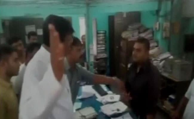 पश्चिम बंगाल के मंत्री ने बैंक कर्मचारी को दी थप्पड़ मारने की धमकी, वीडियो हुआ वायरल