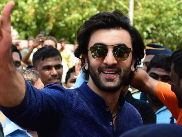 Ganesh Chaturthi 2017: Ranbir And The Kapoors Spotted During Ganpati <I>Visarjan</i>. See Pics