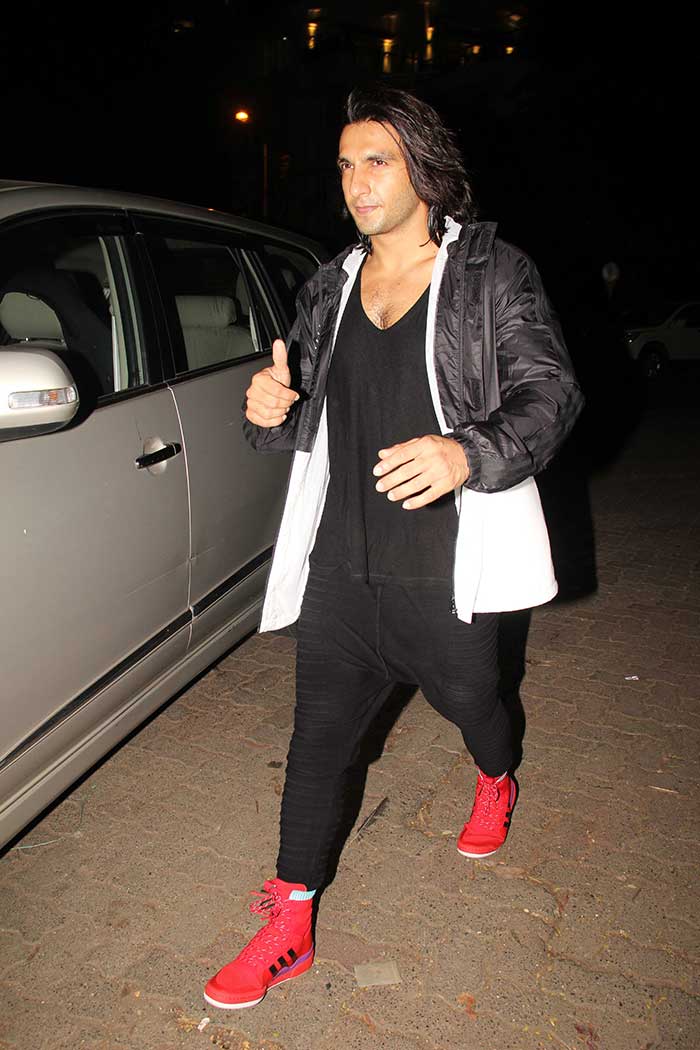 Ranveer Singh Gets Spotted In New York Ahead Of Tiffany & Co. Event While  Slaying In A Beige Long Coat