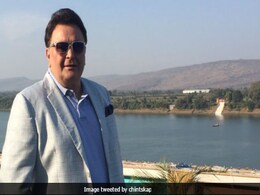 Rishi Kapoor On Raj Kapoor's Biopic: Don't Want To Stir Up Hornet's Nest Rishi Kapoor On Raj Kapoor's Biopic: Don't Want To Stir Up Hornet's Nest