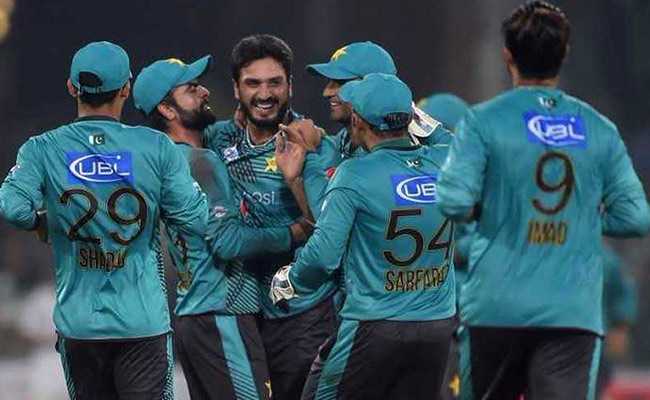 लाहौर टी-20 : पाकिस्तान ने विश्व एकादश को 20 रनों से हराया, बाबर आजम ने बल्ले से दिखाई धमक