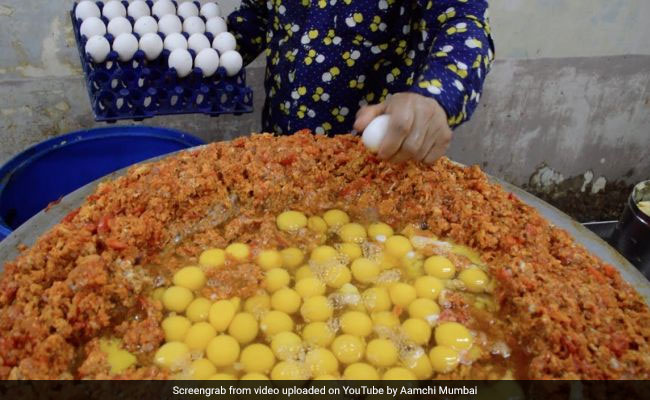Watch: India?s Biggest Scrambled Egg Made With 240 Eggs