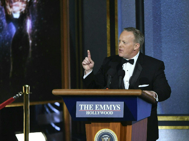 At Emmys 2017, Sean Spicer Pokes Fun At His Inauguration Crowd Size Statement