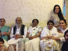 Shraddha Kapoor Posts Pic With Grand Aaji Lata Mangeshkar And Family