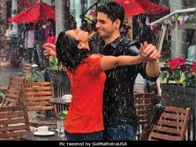 <I>Aiyaary</i>: Sidharth Malhotra And Rakul Preet Singh Make It Rain On Twitter