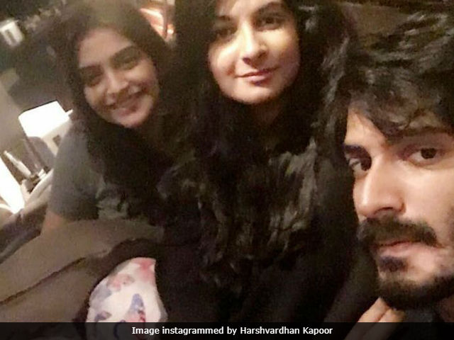 Sonam Kapoor And Rhea Got <i>Veere</i> Harshvardhan's Back