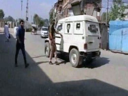 Jammu And Kashmir Cop Throws Away Grenade Flung By Terrorists, Saves Lives Jammu And Kashmir Cop Throws Away Grenade Flung By Terrorists, Saves Lives