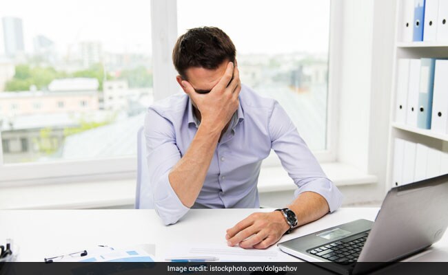 How To Keep Eyes Healthy: लैपटॉप और फोन पर बिताते हैं घंटों, तो आंखों की रोशनी बरकरार रखने के लिए रोजाना खाएं ये 4 चीजें!