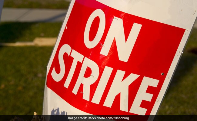 Maharashtra: Anganwadi Workers Continue To Strike, Parents and Children Suffer Maharashtra: Anganwadi Workers Continue To Strike, Parents and Children Suffer