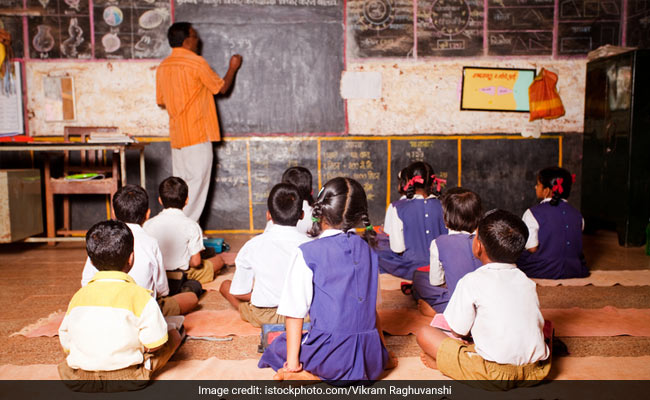 Bihar's Niyojit Contractual Teachers Demand Equal Pay, Threaten Strike
