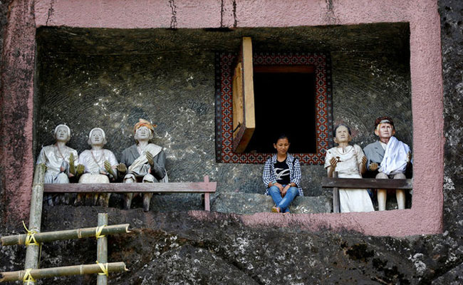 'You Look So Beautiful!': Indonesians Celebrate The Dead In Ancient Ritual