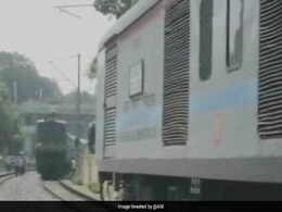 इलाहाबाद के पास एक ही ट्रैक पर आईं तीन ट्रेनें, बड़ा हादसा टला इलाहाबाद के पास एक ही ट्रैक पर आईं तीन ट्रेनें, बड़ा हादसा टला