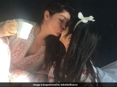 Twinkle Khanna Shares Hilarious Conversation With Daughter Nitara Which Left Her 'Zapped'
