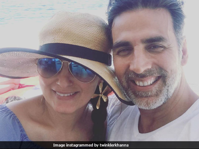 Twinkle Khanna, Akshay Kumar Kept Awake By Mumbai Rain. So <i>Khiladi</i> Suggested This...