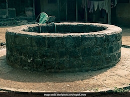 फर्रुखाबाद :  मोबाइल चोरी के शक में तीसरी क्लास के बच्चों को हाथ पांव बांधकर कुएं में लटकाया, प्रिंसिपल सस्पेंड फर्रुखाबाद :  मोबाइल चोरी के शक में तीसरी क्लास के बच्चों को हाथ पांव बांधकर कुएं में लटकाया, प्रिंसिपल सस्पेंड