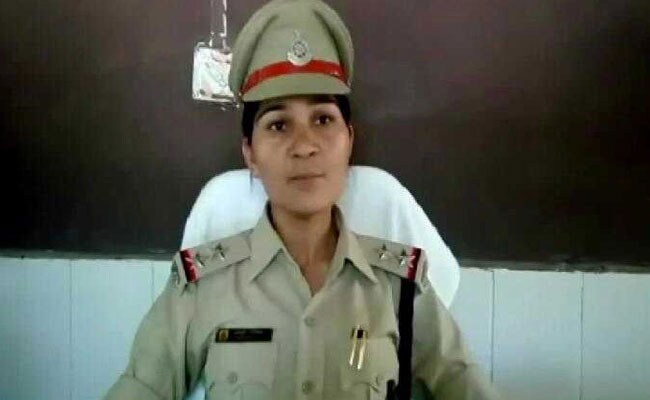 दलितों के गांव में कलश स्थापना करने नहीं पहुंचे पंडित, ग्रामीणों ने लगाया भेदभाव का आरोप दलितों के गांव में कलश स्थापना करने नहीं पहुंचे पंडित, ग्रामीणों ने लगाया भेदभाव का आरोप
