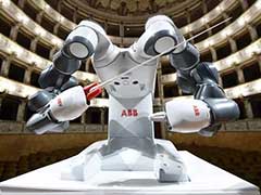 YuMi The Robot 'Conductor' Steals The Show In Italy