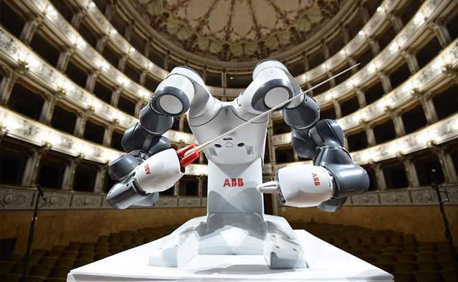 YuMi The Robot 'Conductor' Steals The Show In Italy