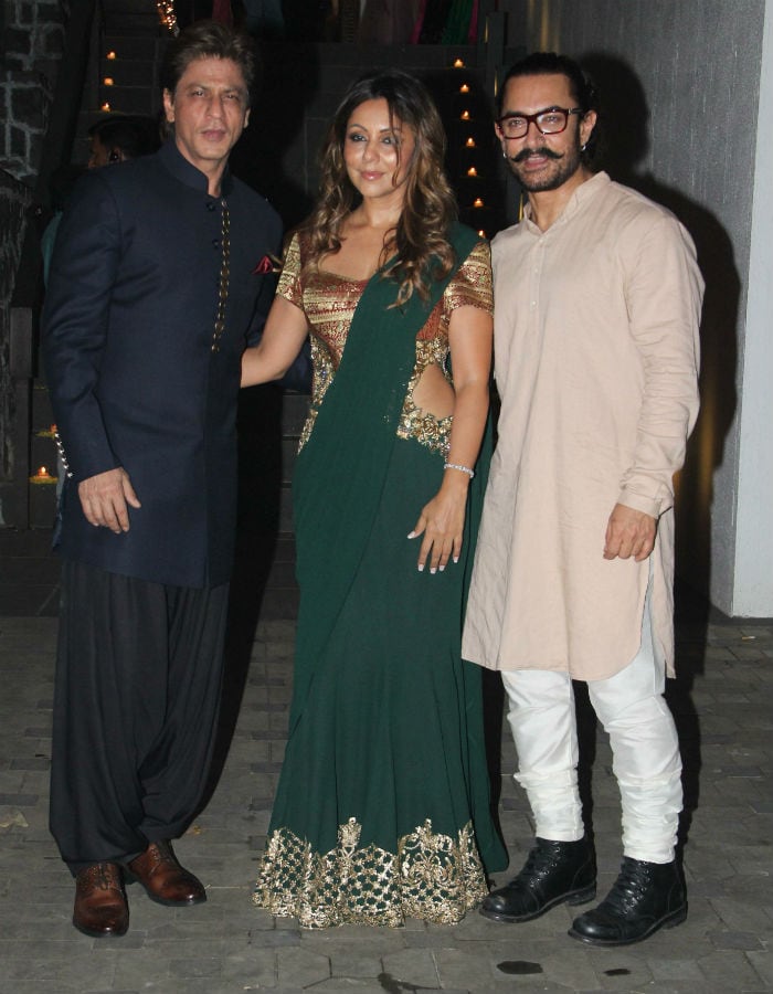 Shah Rukh Khan Gauri Deepika Padukone Kareena Kapoor Saif Ali Khan A List Guests At Aamir