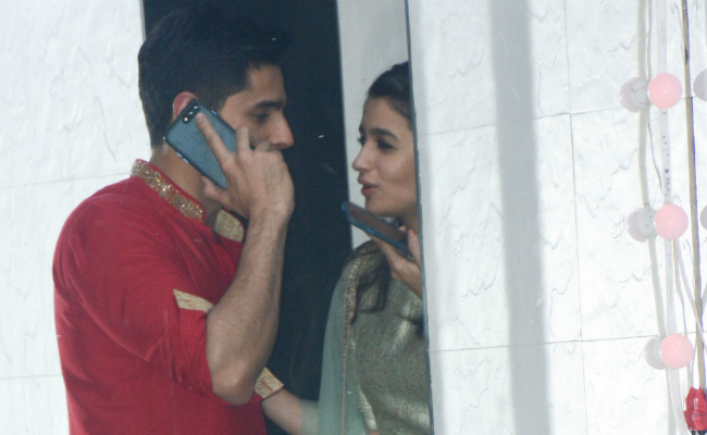 Alia Bhatt And Sidharth Malhotra Are Trending For These Pics From Sanjay Kapoor's Party