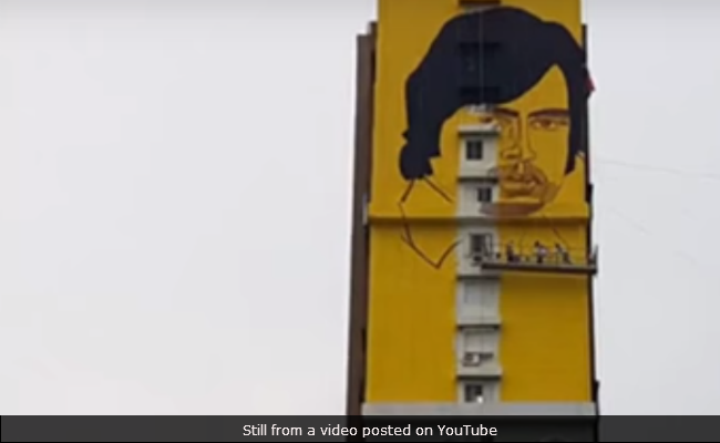 Amitabh Bachchan's Supersize Birthday Gift - A 230-Foot Mural In Mumbai