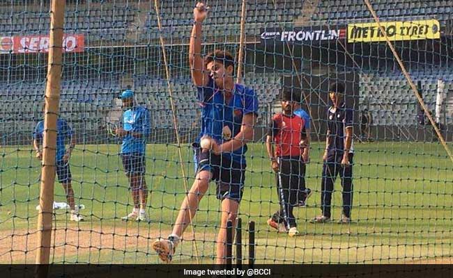 अर्जुन तेंदुलकर ने टीम इंडिया के बल्लेबाजों को नेट अभ्यास कराया