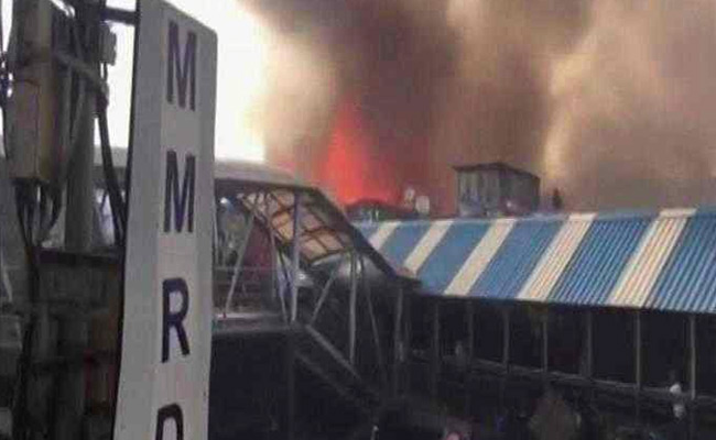 Big Fire Reached Mumbai's Bandra Station, Pedestrian Bridge Was In Flames