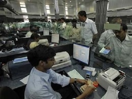 बैंक कर्मियों का सरकारी बैंकों के विलय निर्णय का विरोध बैंक कर्मियों का सरकारी बैंकों के विलय निर्णय का विरोध