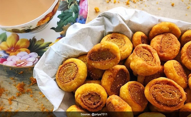 Chaklis, Chiwda to Bhakarwadi What Goes Into Making the Perfect  Maharashtrian Faral For Diwali - NDTV Food