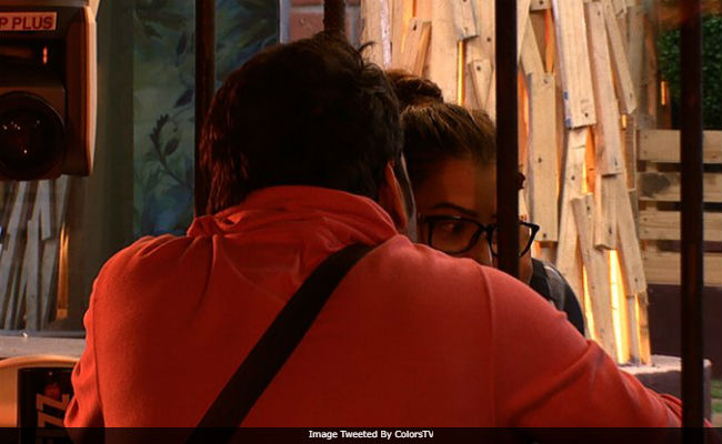 <i>Bigg Boss 11</i>, October 18: Shilpa Shinde, Vikas Gupta Friends Again?