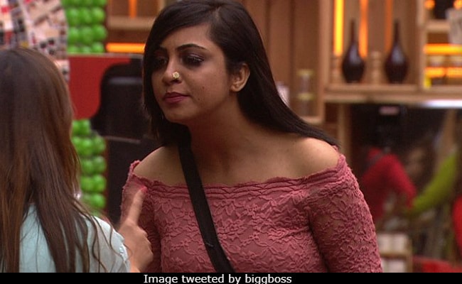 Bigg Boss 11, October 13, Written Update: Arshi Khan And Sapna Choudhary Take The Battle To Kaalkothri