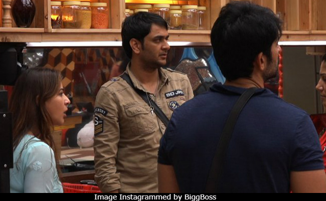 <I>Bigg Boss 11</i>, October 13: Vikas Gupta's Captaincy Means Hina Khan Goes To Jail