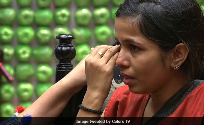 <i>Bigg Boss 11</i>, October 25, Written Update: An Emotional Day For Hina Khan And Dhinchak Pooja