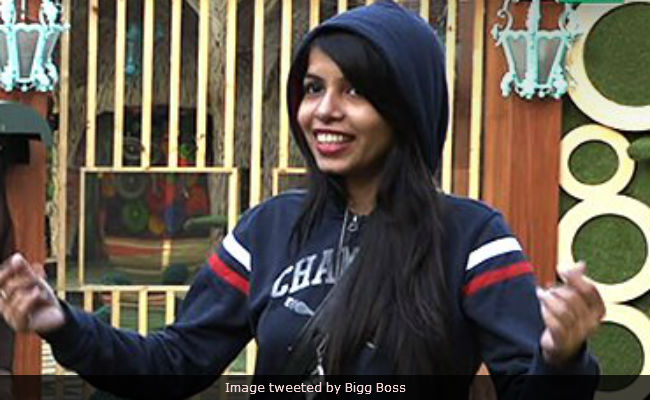 Bigg Boss 11, October 26, Written Update: Pooja Jain Entertained Her Kalkothri Mates With Her Dhinchak Song Daaru Daaru