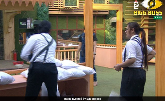 Bigg Boss 11 : शिल्पा शिंदे और हिना खान का ड्रामा जारी, विकास के चुरा लिए पैसे