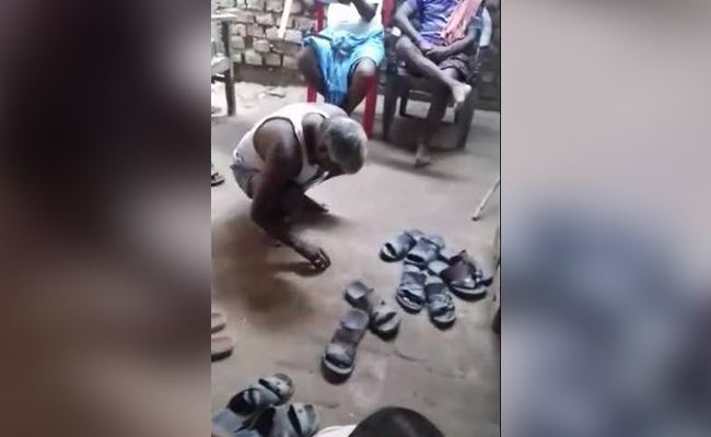 बिहार: थूक चाटने की सजा देने के मामले में 3 आरोपी गिरफ्तार  