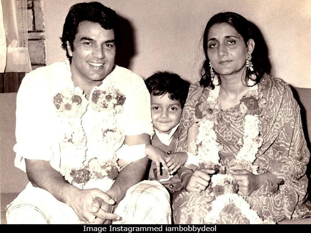Dharmendra Is The Only Reason We Identified Bobby Deol In This Pic
