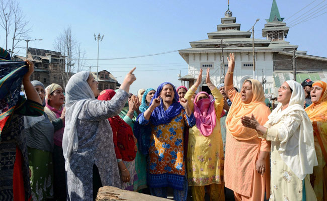 Clash After Alleged Braid Chopper Caught In Kashmir, 4 Protesters Injured