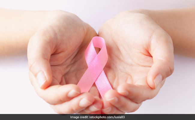 Breast Cancer Awareness Month 2020: क्या महिलाओं और पुरुषों में ब्रेस्ट कैंसर के वार्निंग संकेत अलग होते हैं? जानें स्टेज और जोखिम