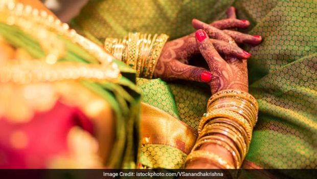 Karwa Chauth 2020: 5 Natural Ways to Help Darken Your Mehendi (Henna)