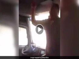 VIDEO: चलती हुई बस की स्टीयरिंग छोड़ नाचने लगा ड्राइवर, उसके बाद हुआ हैरान करने वाला वाकया VIDEO: चलती हुई बस की स्टीयरिंग छोड़ नाचने लगा ड्राइवर, उसके बाद हुआ हैरान करने वाला वाकया