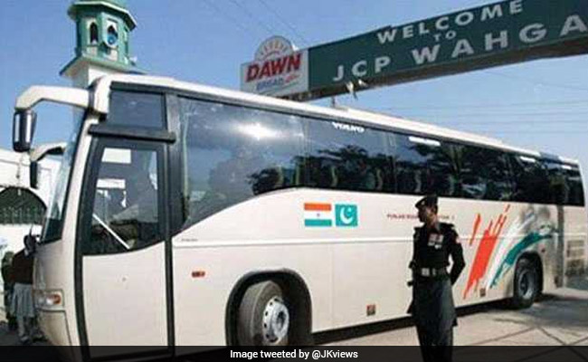श्रीनगर-मुजफ्फराबाद 'कारवां-ए-अमन' बस सेवा एक सप्ताह स्थगित रहने के बाद फिर बहाल